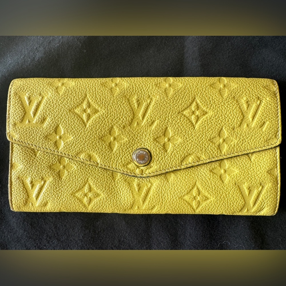 Louis Vuitton Long Wallet Monogram Empreinte
Portefeuille Curieuse Citron COA